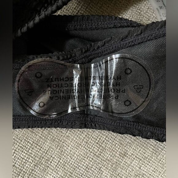 Unbranded bikini set black Looks like Good American but can’t be sure SZ M NEW - Picture 4 of 4